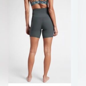 Athleta Elation High-Waisted 7 inch Gray Ribbed Women's Shorts